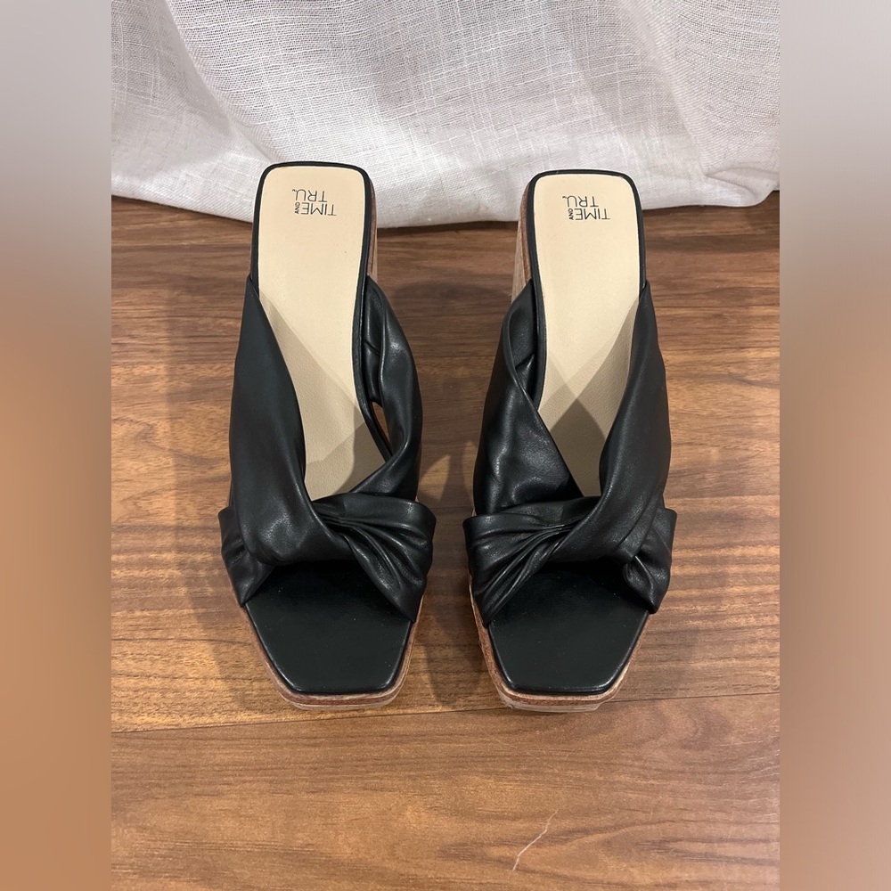Time and True Black Knot bow Wedges Size 9 Cork heal height 3 - 4 inches